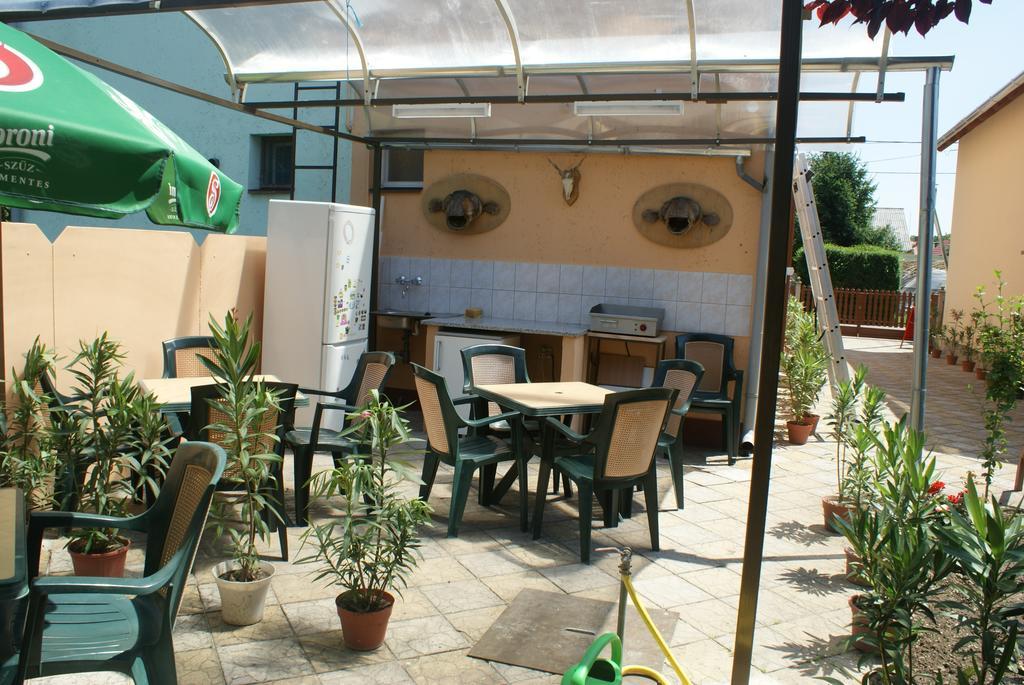 Rona Vendeghaz Hotel Hajduszoboszlo Exterior photo