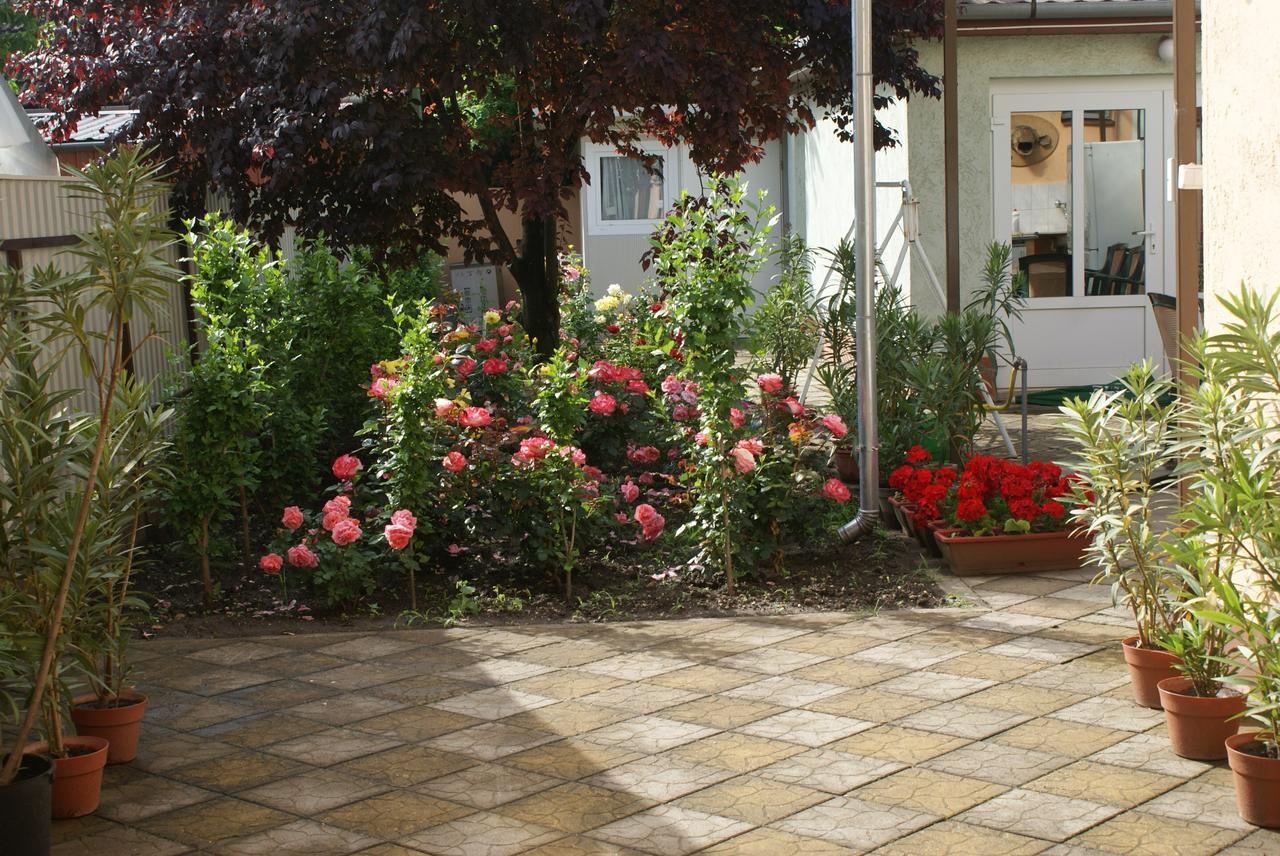 Rona Vendeghaz Hotel Hajduszoboszlo Exterior photo